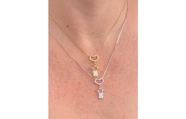 Colar Coração Vazado Com Pêndulo De Menina E Vestido Cravejado Com Zircônia