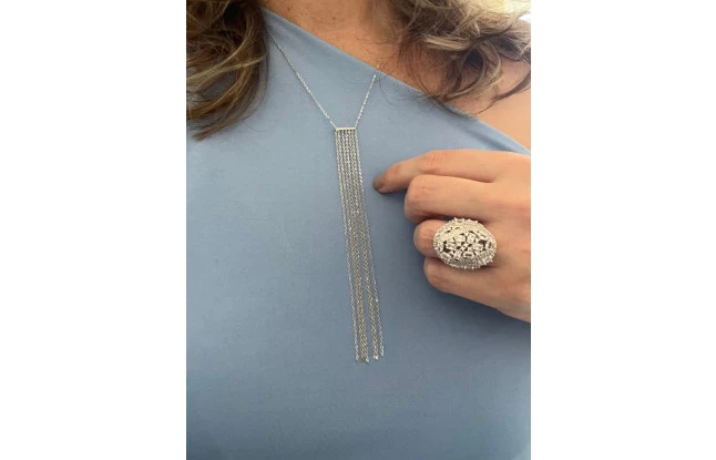 Anel Redondo Cravejado de Zircônia e Microzircônias Folheado Em Ródio Branco Nr16/17