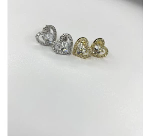 Brinco Coração Vazado Com Microzircônia E Coração Cristal No Centro